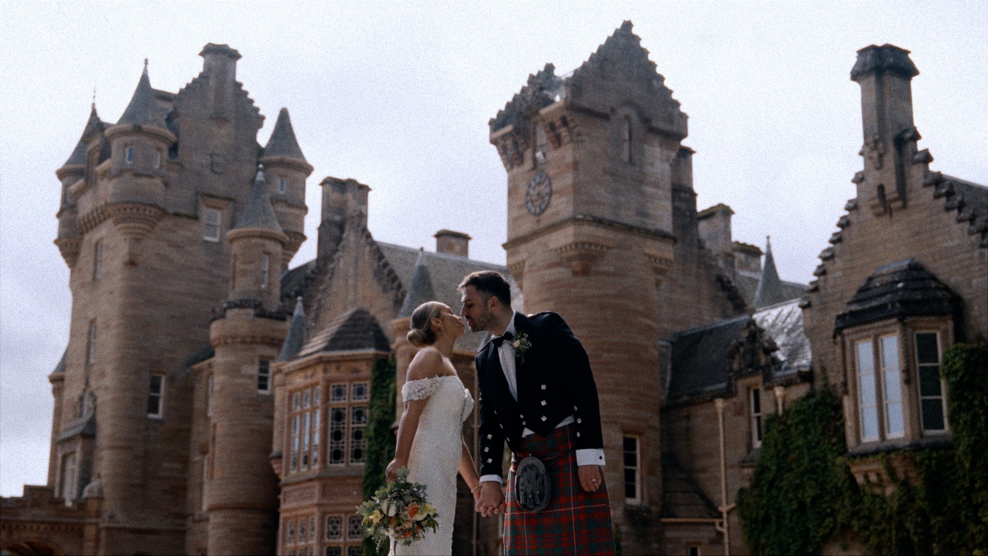 catriona and ross wedding couple kissing in front of ardross castle 